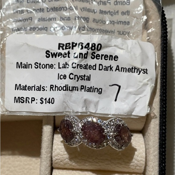 Size 7 ring - Picture 3 of 3